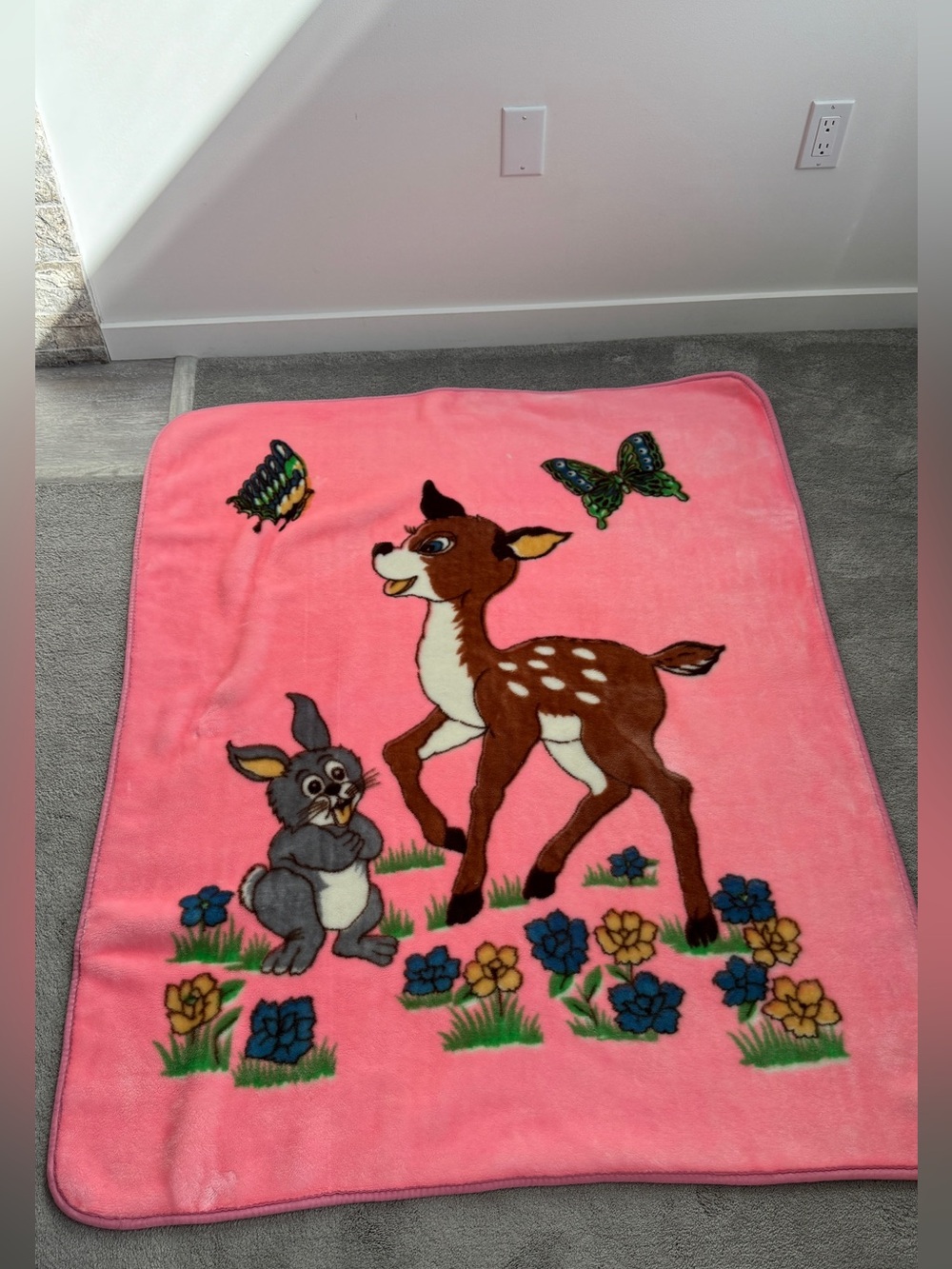 Double sided fleece throw
Deer & bunny